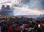 2022.07.09 スリランカで反政府デモが大統領公邸を包囲突入占拠：大統領と首相は辞任